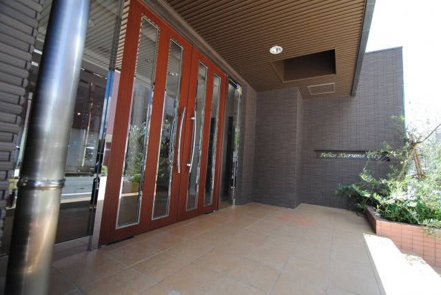 フェリス久留米シティの玄関