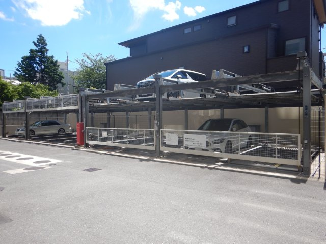 ルネ神楽坂の駐車場