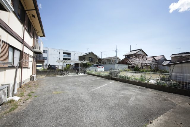 ハイツ竹中の駐車場