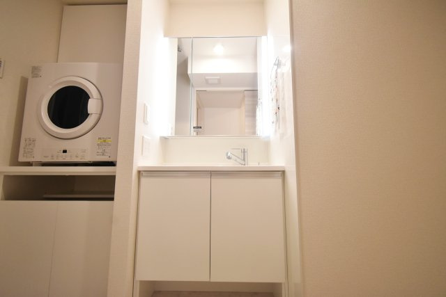 クラシスト甲子園一番町Ⅰの独立洗面台