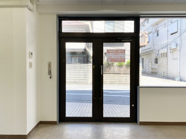 ドミール中延の玄関