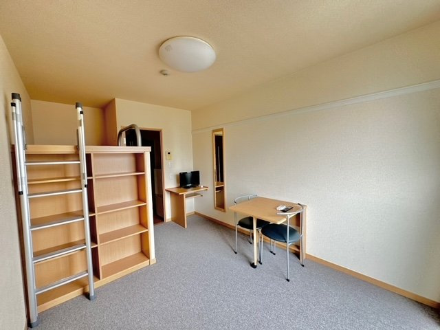 レオパレスグランド　オープリーの居間・リビング|こちらの居間で趣味の時間をお楽しみください