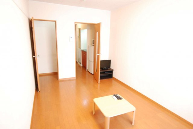 レオパレス弘法の居間・リビング|同タイプ写真の為、現況優先致します。