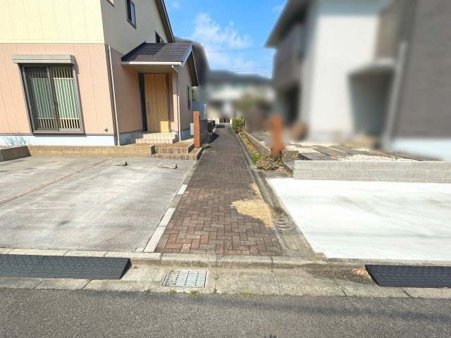 【前面道路含む現地写真】 | 津市夢が丘１丁目 | 北東側　歩行者用通路