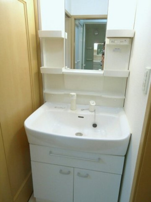 【洗面所】 | サンフレスト | 明るい洗面所です