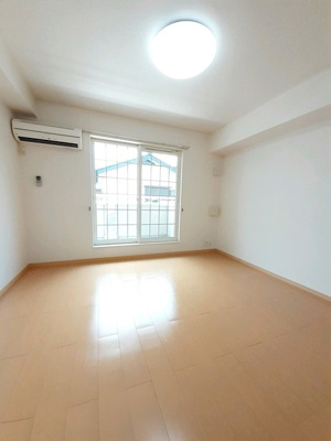 【居間・リビング】 | オリーブガーデン | こちらのリビングで趣味の時間をお楽しみください