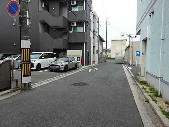 【前面道路含む現地写真】