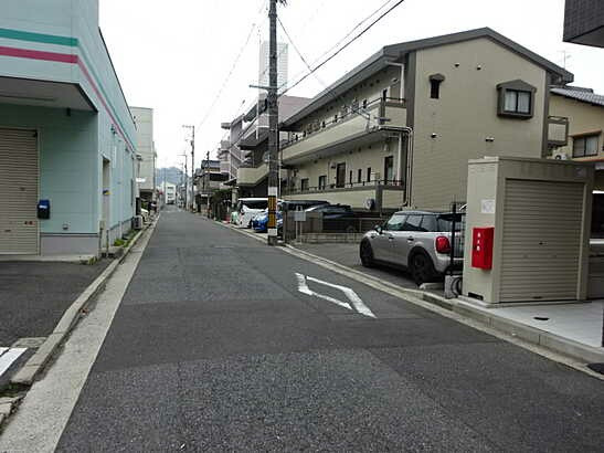 【前面道路含む現地写真】