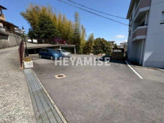 コート山椿の駐車場