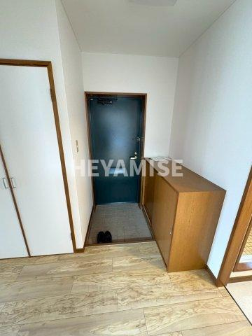 コート山椿の玄関