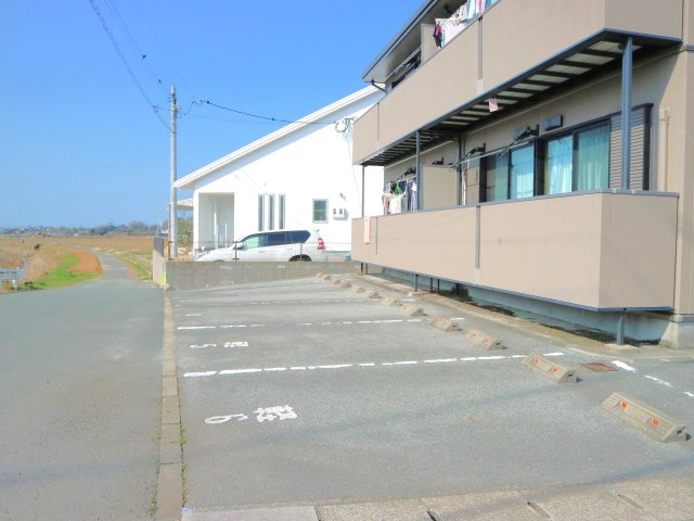 ハイムフローラの駐車場