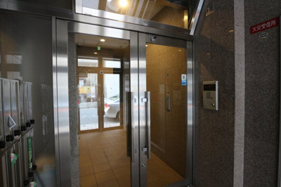 【エントランス】 | ＫＨＫコート板宿