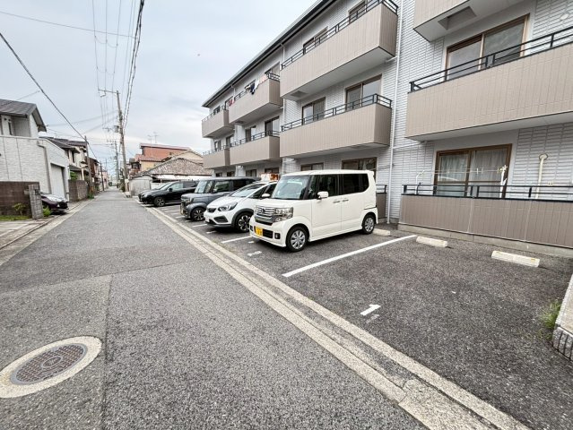 センチュリーハイツ の駐車場