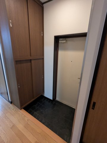 入山ビルの玄関