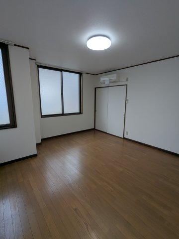 入山ビルの居間・リビング