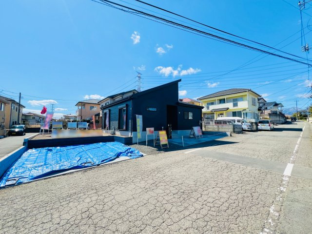 高崎市金古の前面道路含む現地写真|前面道路6ｍ以上で、出入りも安心です♪