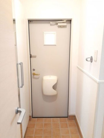 プリムローズ・ガーデンの玄関