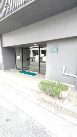 日商岩井夙川マンションのエントランス