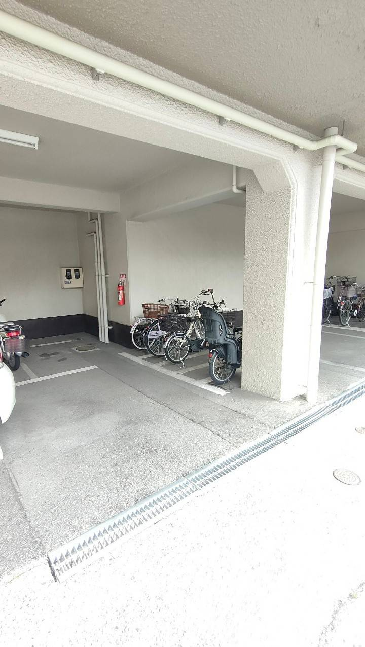 日商岩井夙川マンションの駐車場