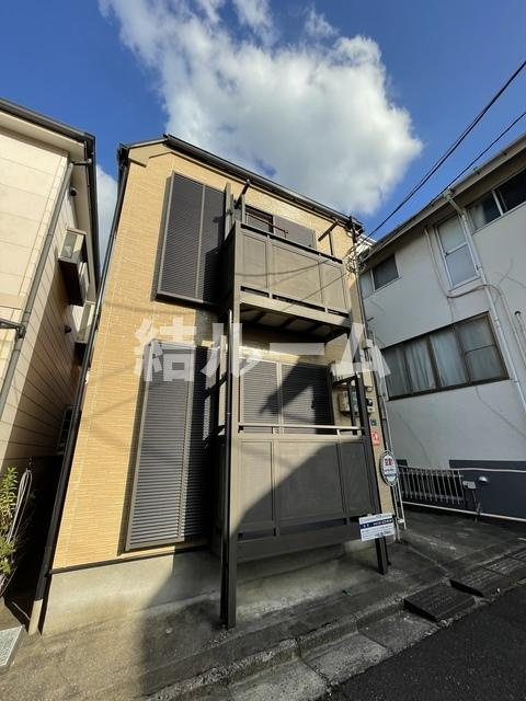 板橋区泉町のアパートのエントランス