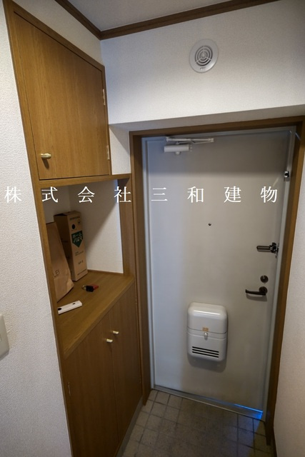 リンデンハイム赤塚の玄関|同物件反転タイプの別室の参考写真