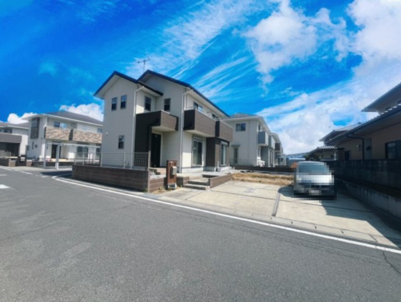 【中古戸建】伊勢崎市西久保町の前面道路含む現地写真|■外観