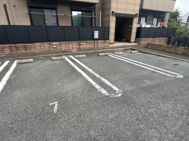 フラワービレッジ茉琴の駐車場