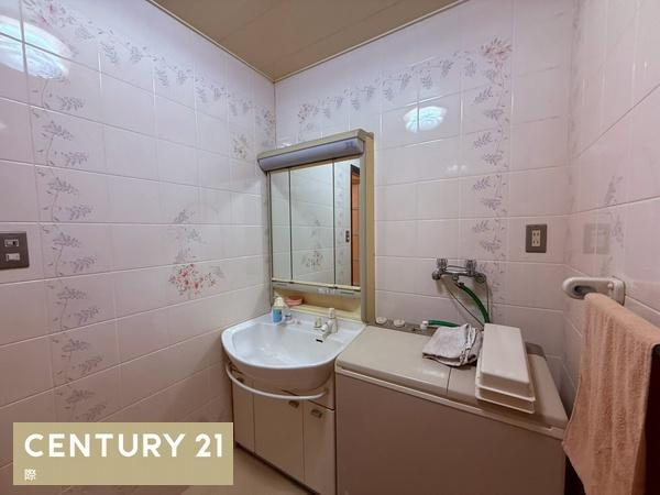 和歌山市元町奉行丁１丁目の店付住宅の独立洗面台