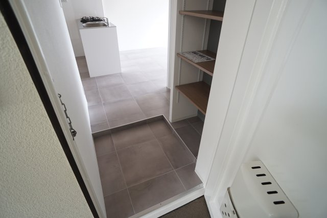 ハイツ77の玄関