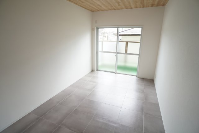 ハイツ77の居間・リビング