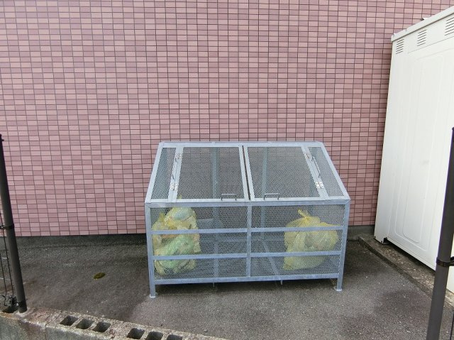 ドリームハウスⅢのその他共用部分|敷地内にゴミ置き場があります