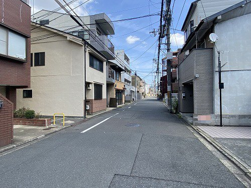 高野清水町 中古戸建の前面道路含む現地写真