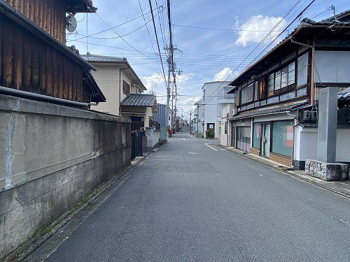 高野清水町 中古戸建の前面道路含む現地写真