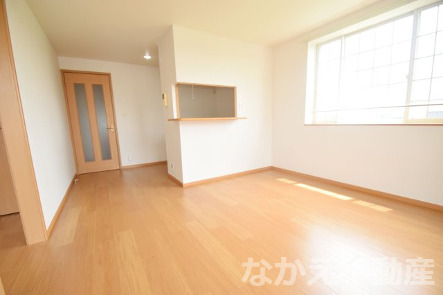 【居間・リビング】 | こちらの居間で趣味の時間をお楽しみください