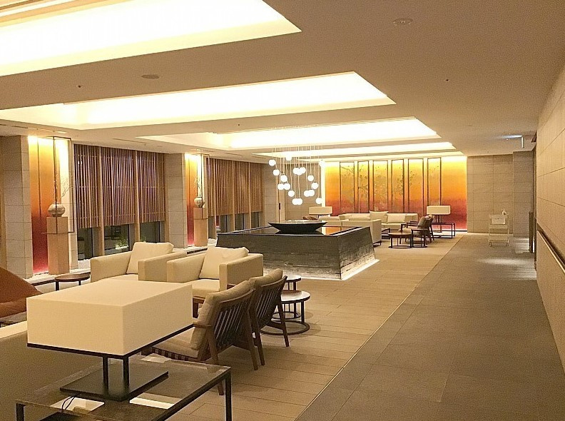 熊本市中央区桜町の賃貸マンションのエントランス