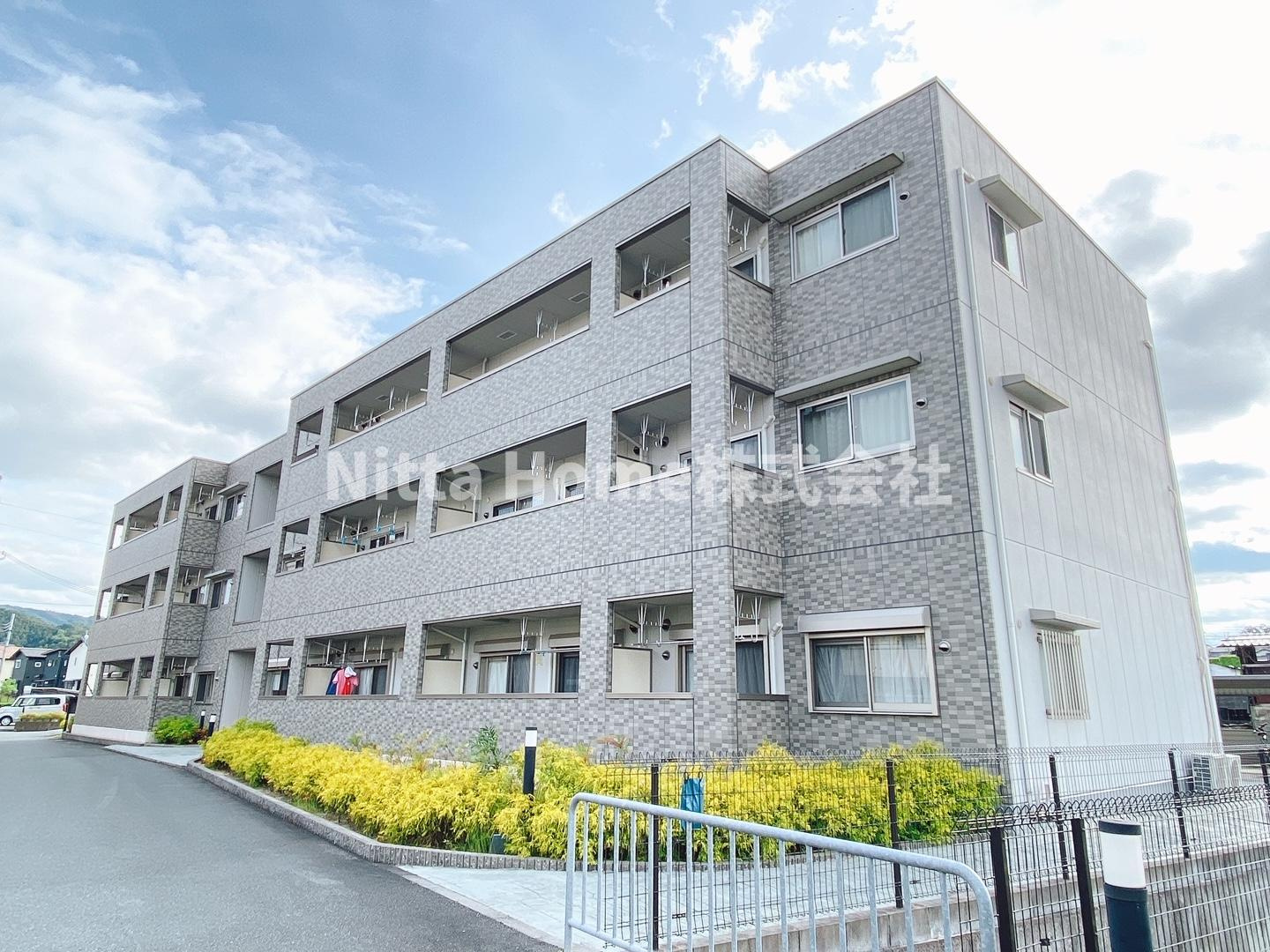 グランド堀の外観|3階建てのマンションです(^^♪