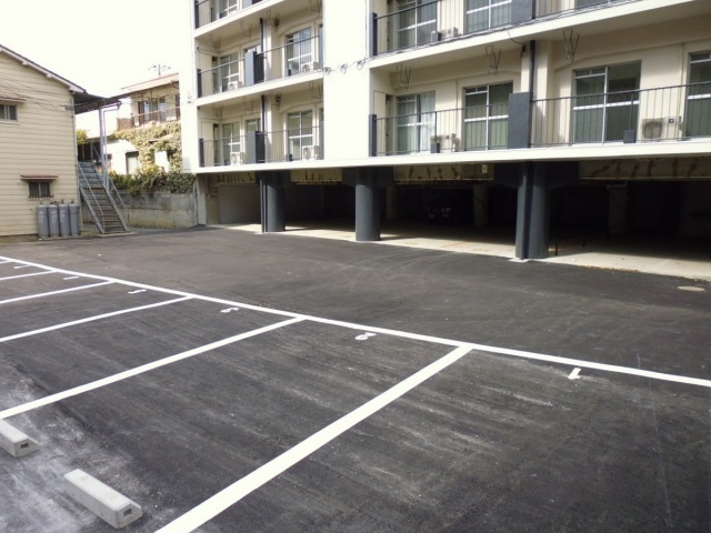 ソフィア朝霧の駐車場