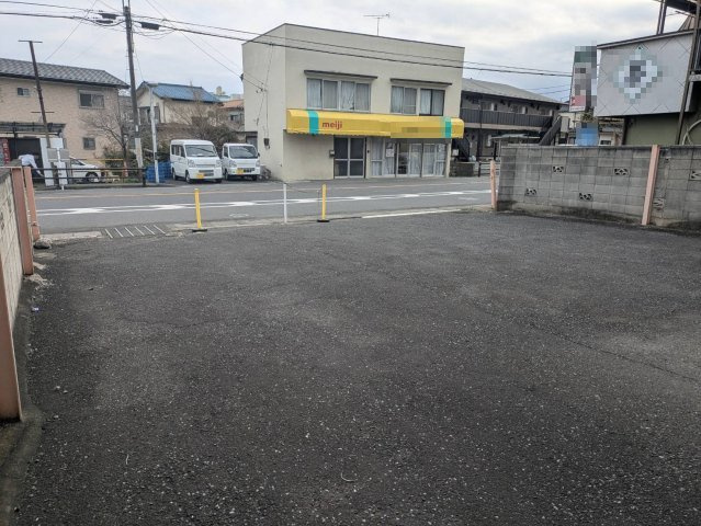 入間市大字寺竹の倉庫の駐車場