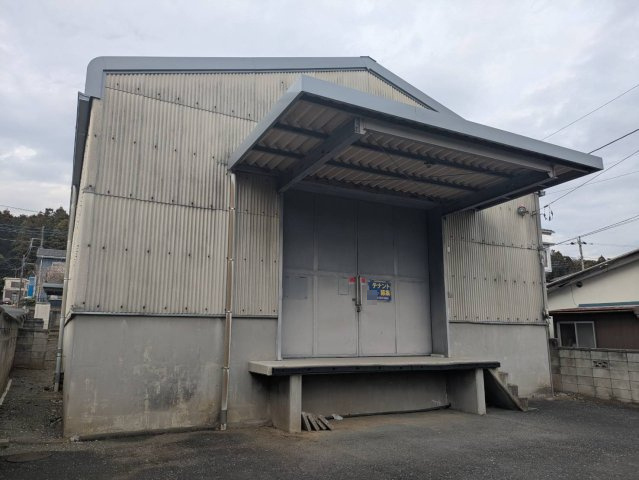 入間市大字寺竹の倉庫の外観