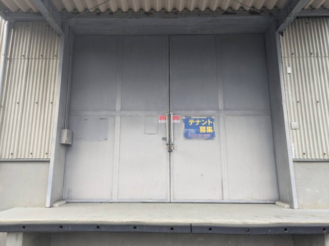 入間市大字寺竹の倉庫の外観