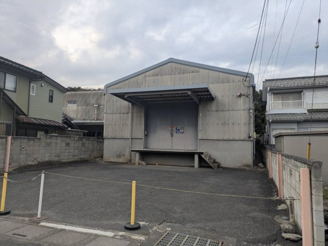 入間市大字寺竹の倉庫の外観