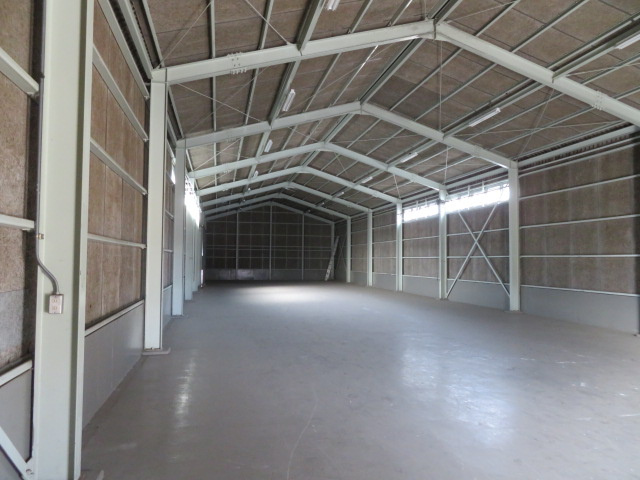 入間市大字寺竹の倉庫の内装