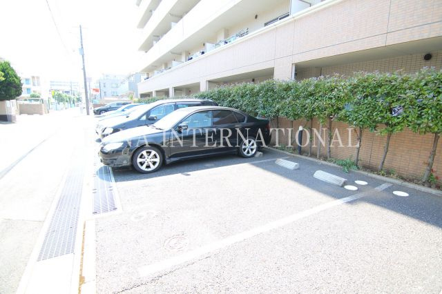 アウラ１０の駐車場