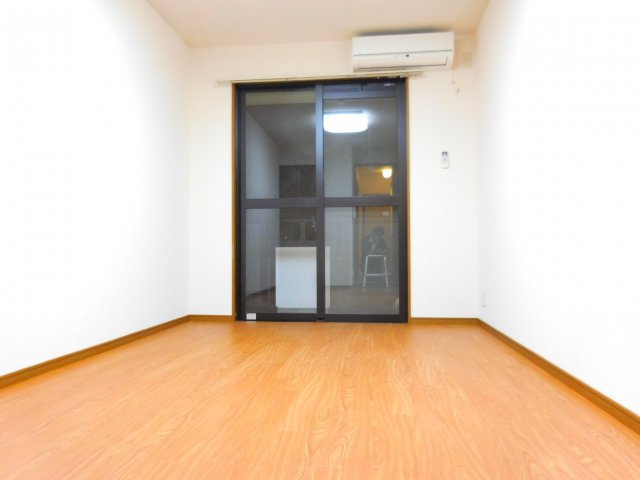 キャトルセゾンの居間・リビング|同マンション別部屋