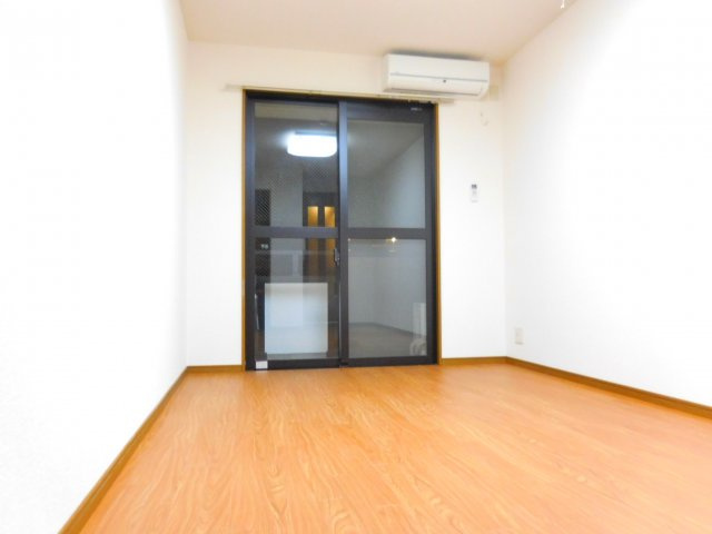 キャトルセゾンの居間・リビング|同マンション別部屋