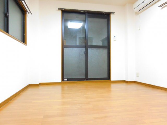キャトルセゾンの居間・リビング|同マンション別部屋