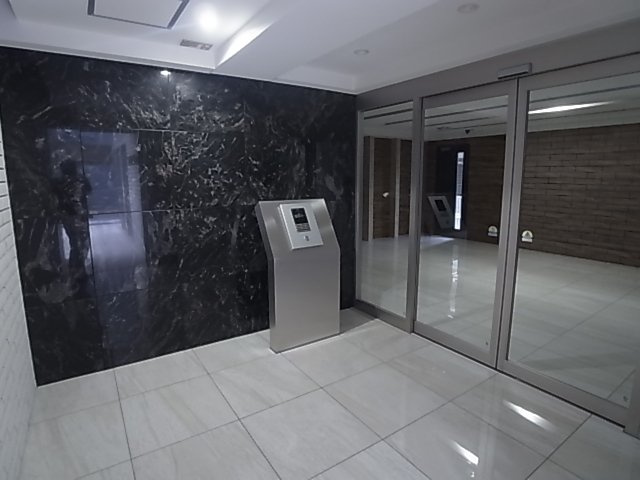 神戸市長田区菅原通５丁目の賃貸マンションのエントランス