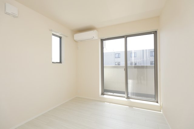 フリージア一色の洋室