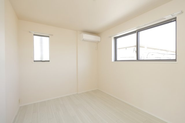 フリージア一色の洋室