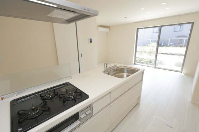 フリージア一色のキッチン